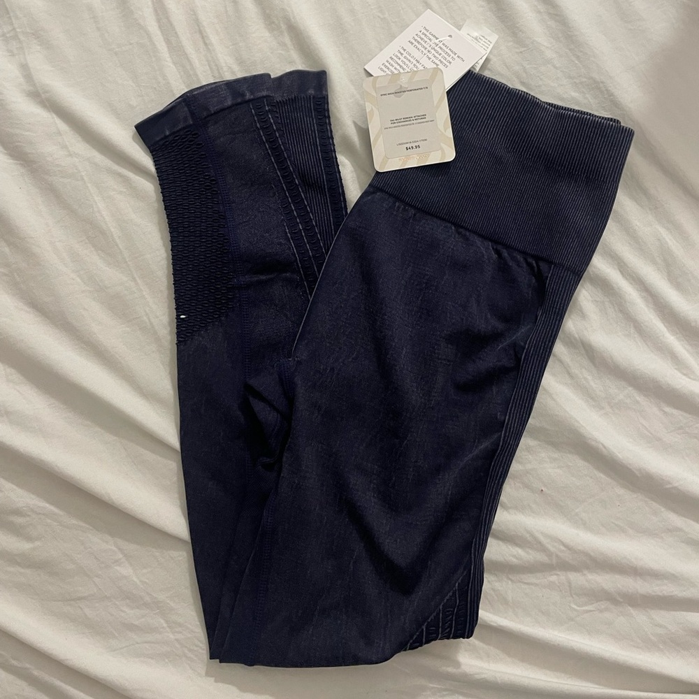 NWT Fabletics Seamless Leggings in Navy Blue size Small